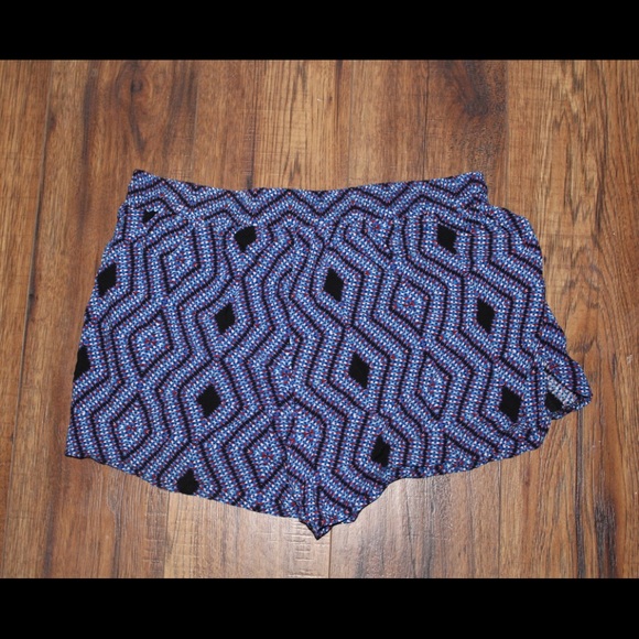 Pattern Shorts - Picture 2 of 3